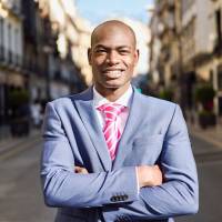 Author Oliver Bennett